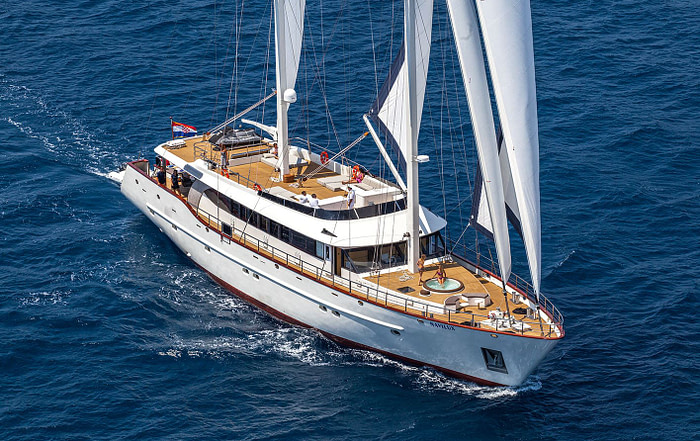 Full view of Navilux sailing yacht at sea